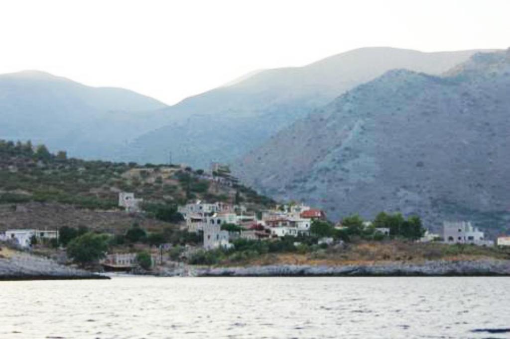 Castle Rizaraki Hotel Kokkala Exterior photo